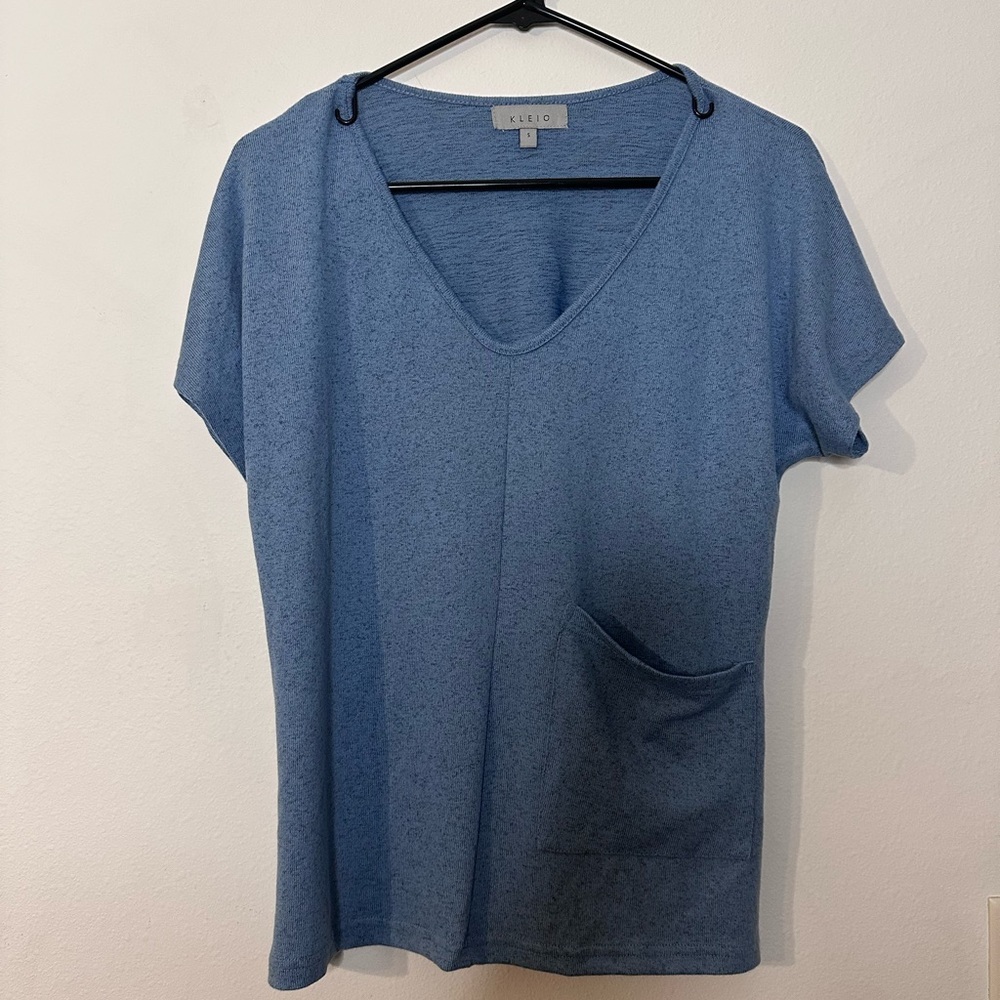 Kleio Women's Blue V-Neck Short Sleeve Tee